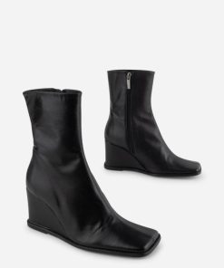Rivermeadowrobes.shop4a7cf9fe52 1