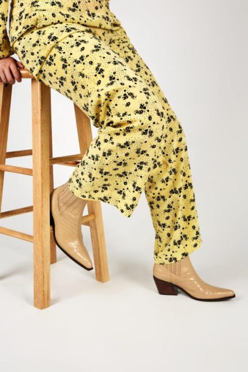 Rivermeadowrobes.shop675c6e3eb8 11