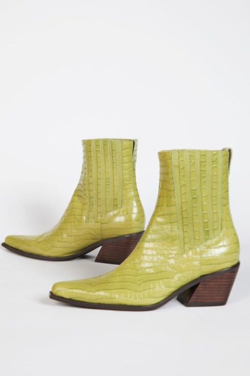 Rivermeadowrobes.shop675c6e3eb8 5