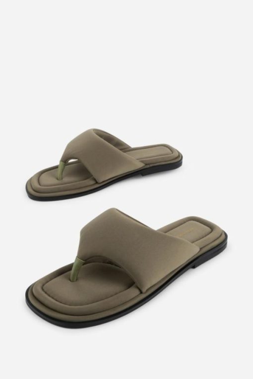 Rivermeadowrobes.shop6786af7ade 5