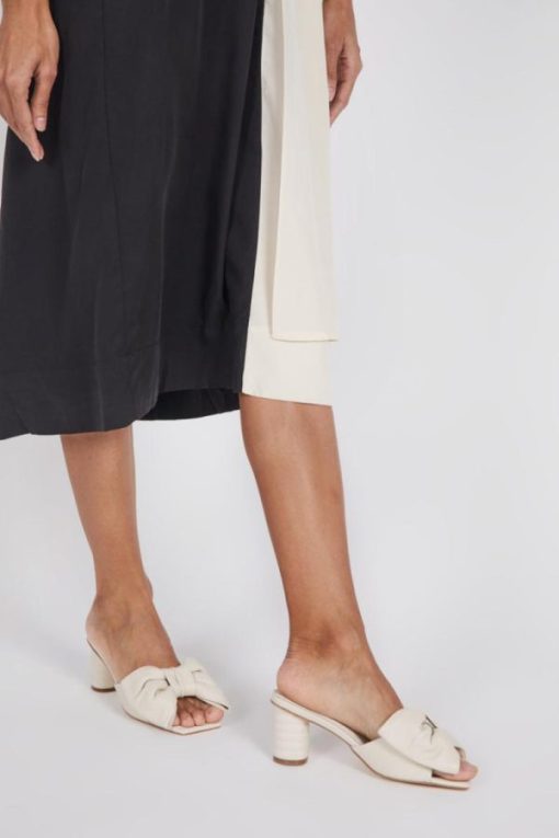 Rivermeadowrobes.shop6f015c098e 2