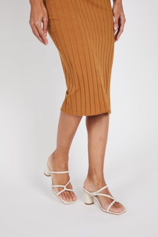 Rivermeadowrobes.shopde4d2e9e5a 11