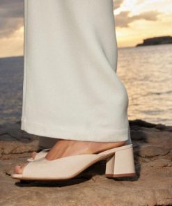 Rivermeadowrobes.shop0b5c393663 1