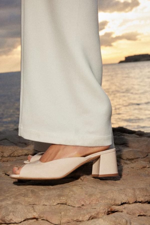 Rivermeadowrobes.shop0b5c393663 1