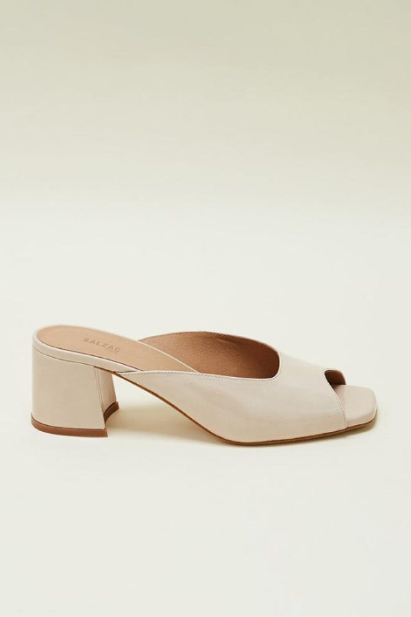 Rivermeadowrobes.shop0b5c393663 3