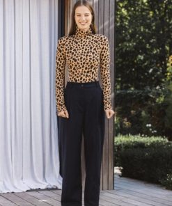 Rivermeadowrobes.shop0d690f5807 2