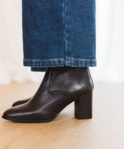 Rivermeadowrobes.shop8ea912d5e8 1