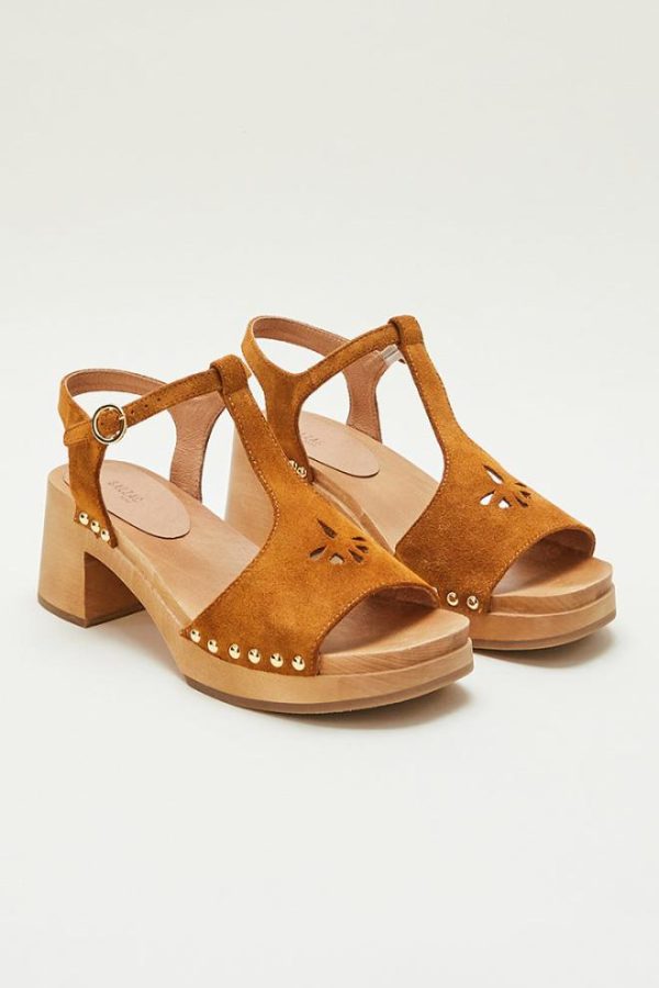 Rivermeadowrobes.shopb58e7f763b 1