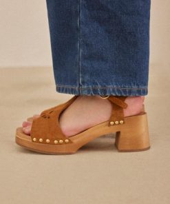 Rivermeadowrobes.shopb58e7f763b 2