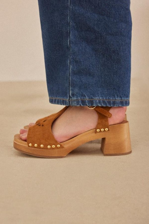 Rivermeadowrobes.shopb58e7f763b 2